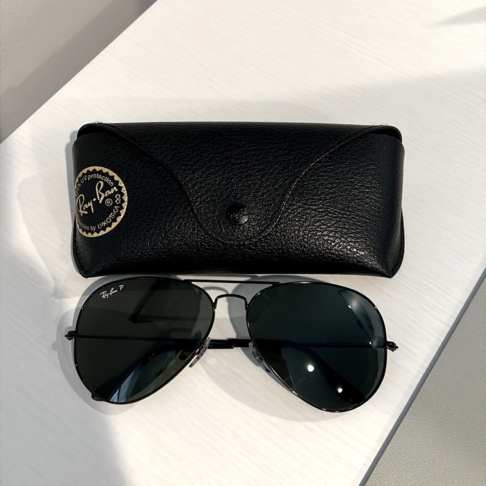 Ray-Ban Polished Black Polarized Aviator Sunglasses 62